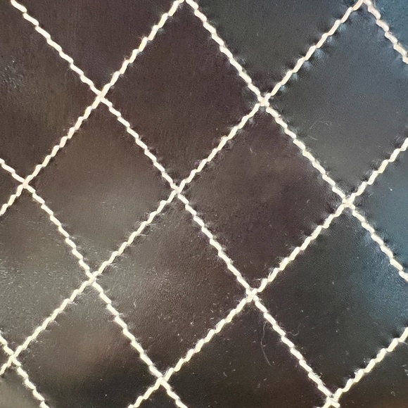 Chanel black leather bag with stitching - Picture 12 of 13